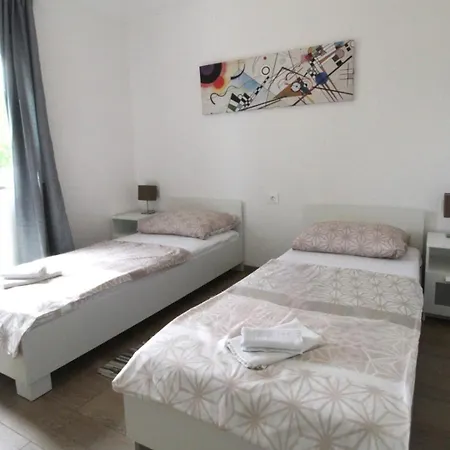 Mares 4*